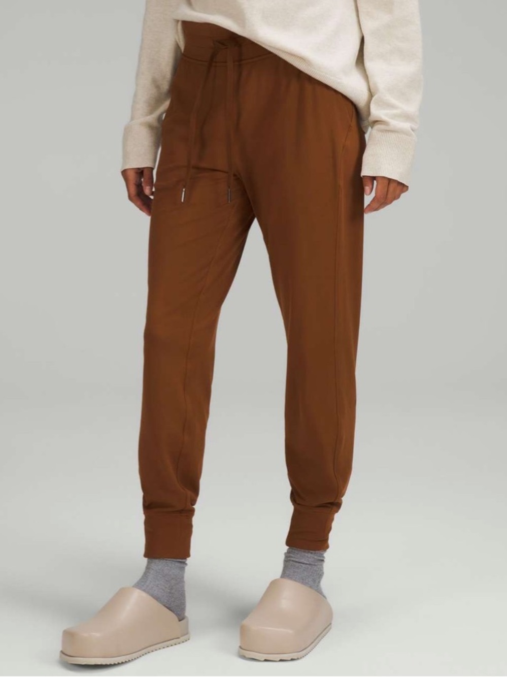 Lululemon Ready to Rulu High-Rise Jogger
Roasted Brown